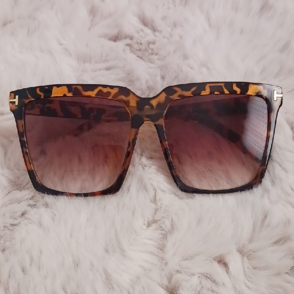 Tortoise Shell Square Sunglasses